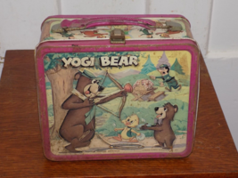 Vintage 1974 Yogi Bear Metal Embossed Lunchbox - $1,647.28 MXN