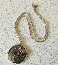 Steampunk Gears Silvertone Pendant Necklace 1 - £6.68 GBP