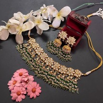VeroniQ Trends-Floral Motif Choker Thappa Necklace in Handmade Kundan - £216.27 GBP