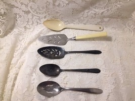 5 Serving Utensils Spoons Cake/Pie Servers H &amp; T MFG. Co. Tudor Plate Oneida - £6.89 GBP