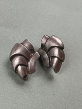 Vintage Nonmagnetic Silver Thick Abstract Half Fan Clip Earrings – 1 x 5/8th’s - £11.71 GBP