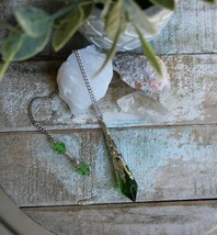 Pretty Green Crystal and Glass Pendulum - $360.04 MXN