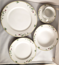 Mikasa Floretta Fine China 5 Piece Place Setting L3109 - £73.82 GBP