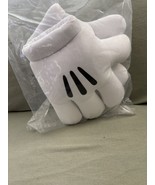 Disney Parks Mickey Mouse Plush Mitts NEW - $643.15 MXN