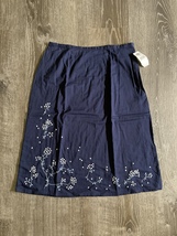 Old Navy Size 6 Skirt with Embroidered Floral Details - $12.99