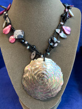 Floral Carved Mother of Pearl Abalone Pearl Necklace 24&quot; Fashion Jewelry Beaded - £31.54 GBP