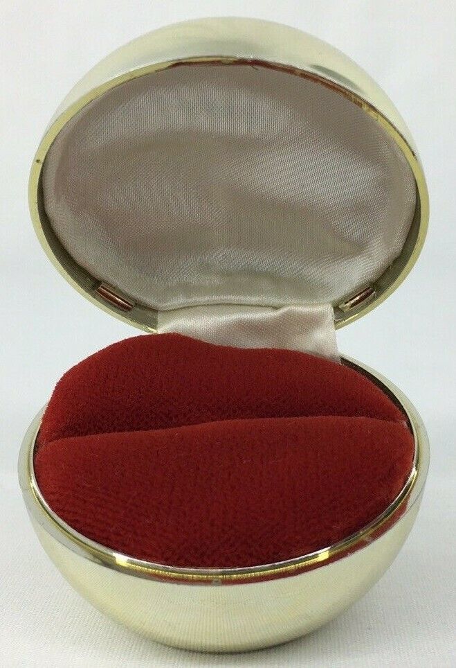 Vintage Christmas Hanging Ornament RING HOLDER UK Design Gold Ball #1034... - $7.91