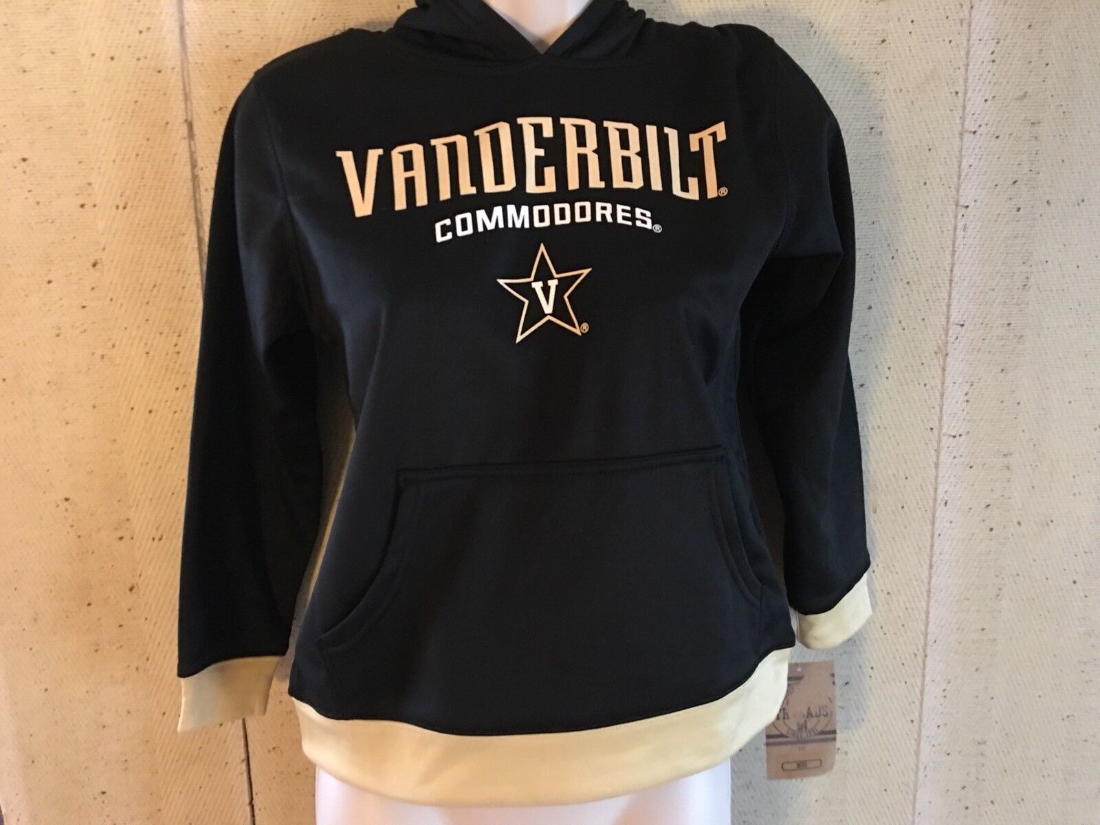 Primary image for Boy's size med  NCAA Vanderbilt Commodores Poly Pull-over Hoodie