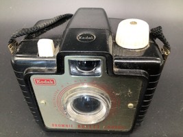 Vintage Kodak Brownie Bullet Camera Bakelite takes 127 Roll Film Display... - $240.95 MXN