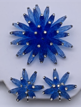 VTG Vendome 2.75&quot; Blue Sea Anemone Starburst Brooch &amp; Clip Earrings Spudnik - £149.42 GBP
