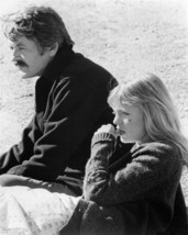 Girl From Petrovka 1974 Hal Holbrook &amp; Goldie Hawn relax in park 8x10 inch photo - £7.79 GBP