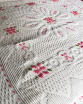 Vintage Chenille Bedspread  Pink and White Fringed 108&quot;L x92&quot;W 1950s MCM - $2,503.27 MXN
