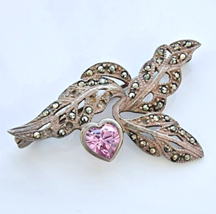 SU 925 STERLING SILVER  PINK HEART AND MARCASITES BROOCH - $474.34 MXN