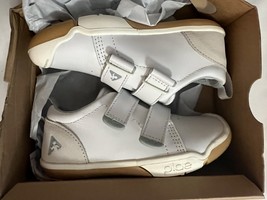 Plae Roan Boys Girls Shoes Antique White Size 10  - $88.83 CAD