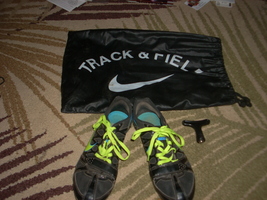 boys track shoes with spikes with tightener nike sprint size 6  - $33.00