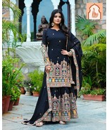 Black Pure Chinnon Silk Top-Sharara Set with Intricate Embroidery and Se... - €51,60 EUR