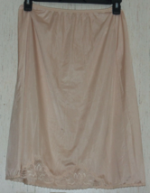 EXCELLENT WOMENS OLGA 26&quot; BEIGE HALF SLIP  SIZE L  STYLE 12007  NO SLITS! - $23.33