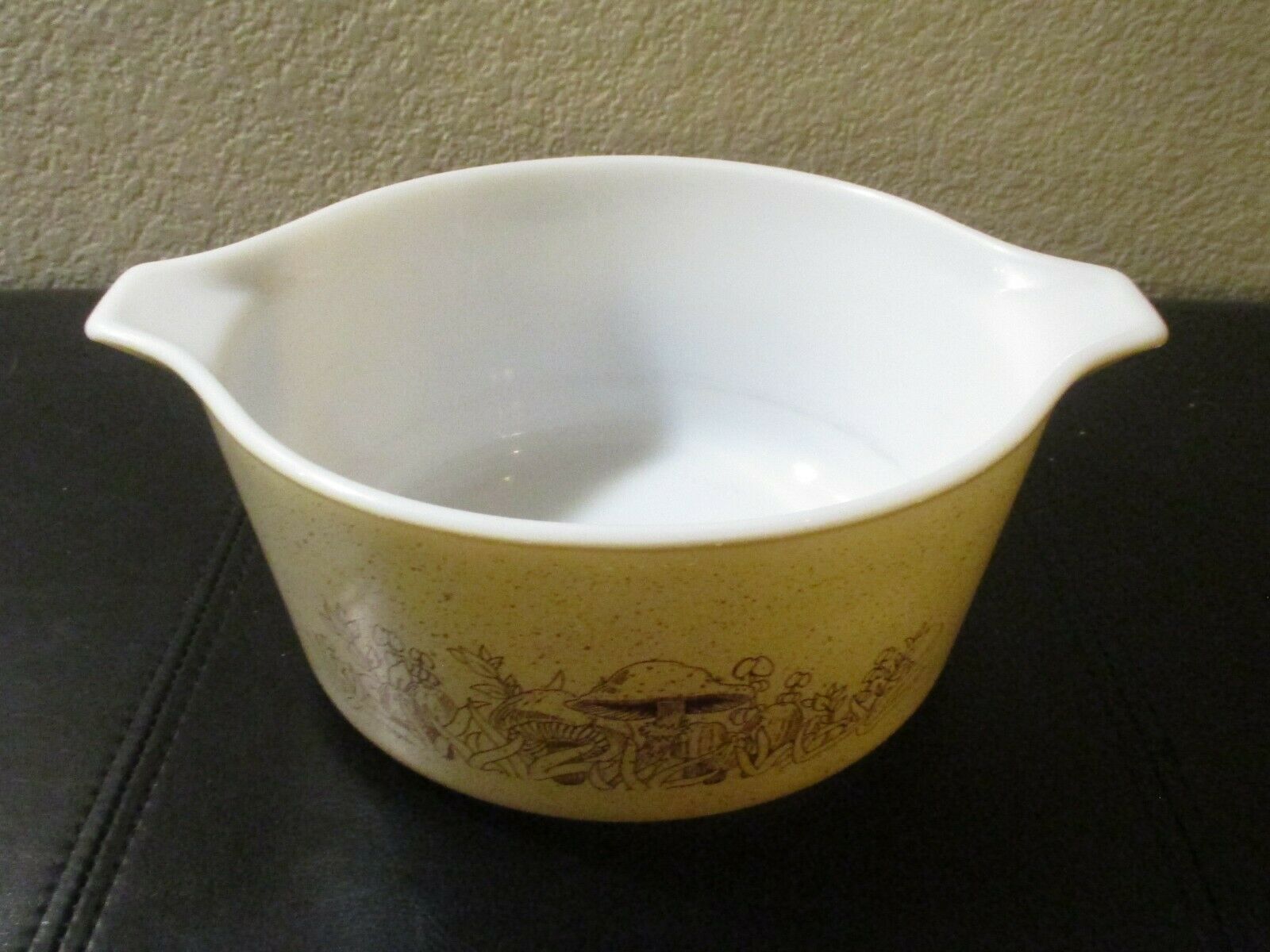 Primary image for Pyrex 474B 1.5 Quart Casserole Dish Brown Mushroom Vintage