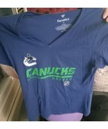 Vancouver Canucks T-shirt Size Womens Medium - $10.53