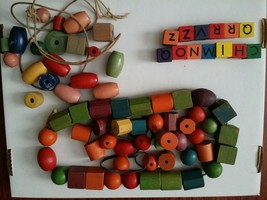 Vintage And Antique 76 Wood Beads Colorful With Old String T Oy - £39.16 GBP