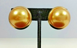 Hallmarked Vintage Golden Faux Mabe Pearl Clip On Earrings - £79.69 GBP