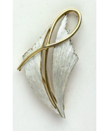 JJ Jonette Jewelry Gold Tone Swirl White Wing Abstract Brooch Pin Vintag... - $14.49