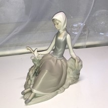 LLADRO Shepherdess Girl Sitting w/Dove Bird Figurine #4660 Matte, 7&quot; T, 6 1/2&quot; L - £68.00 GBP