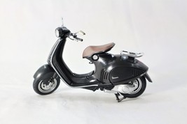 Vespa 946 Model Motorcycle | Black - $455.40 MXN