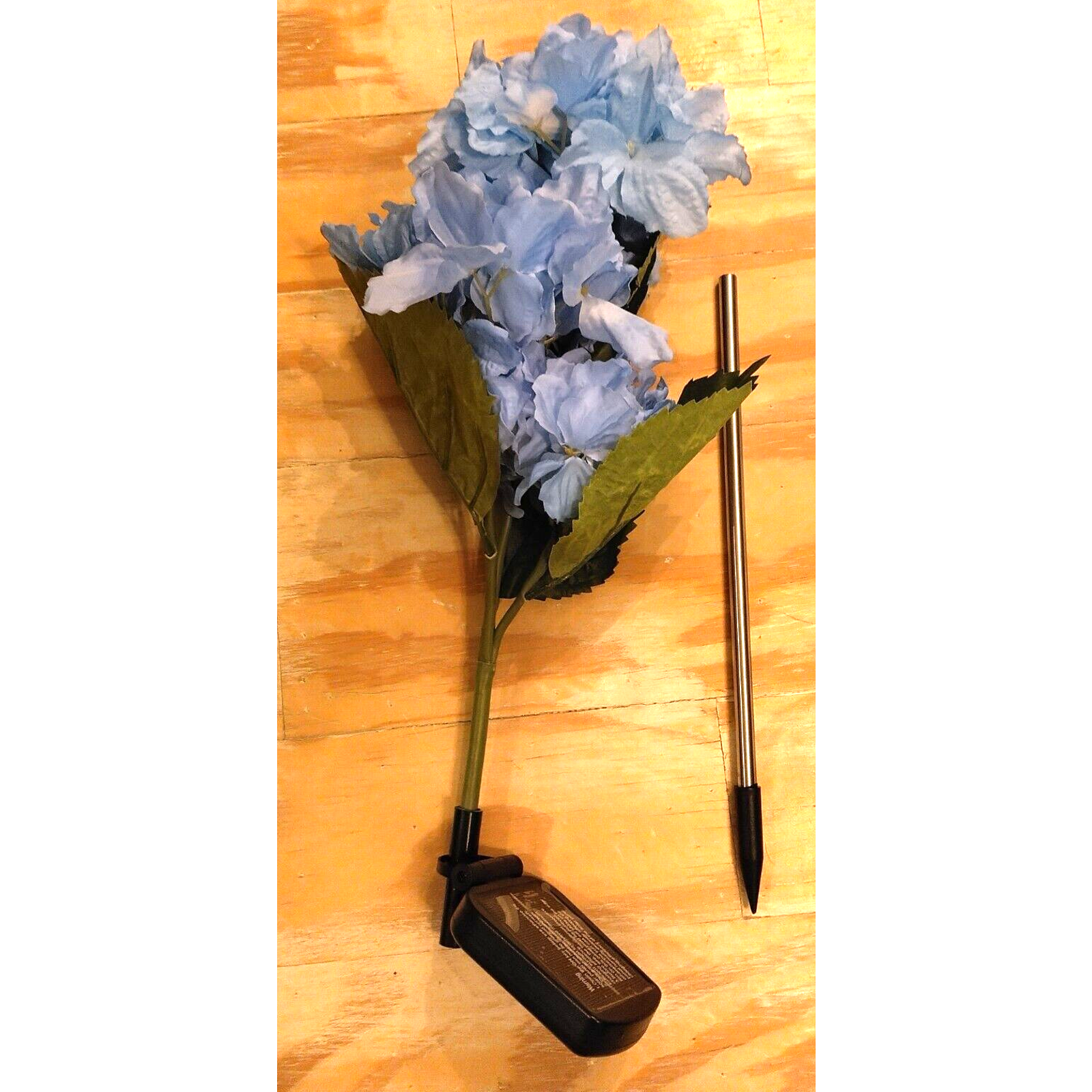 New Plow &amp; Hearth Flower Blue Hydrangea SolarLite Power Garden Stake Out... - $7.67