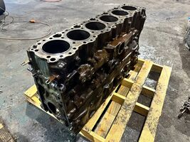 2004 Detroit Diesel Series 14.0L Engine Cylinder Block 23527205 OEM - $1,900.00