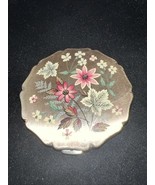 Stratton Vintage Compact Adorned With Flower Brushed Gold Tone - $794.99 MXN