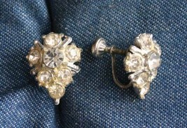 Elegant Crystal Rhinestone Silver-tone Screw-on Earrings 1950s vintage 3/4&quot; - £10.14 GBP