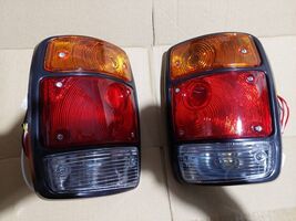 Pair Rear Lamp Tail Lights Fits Datsun 1200 Nissan Sunny B110 B120 Pickup - €75,95 EUR