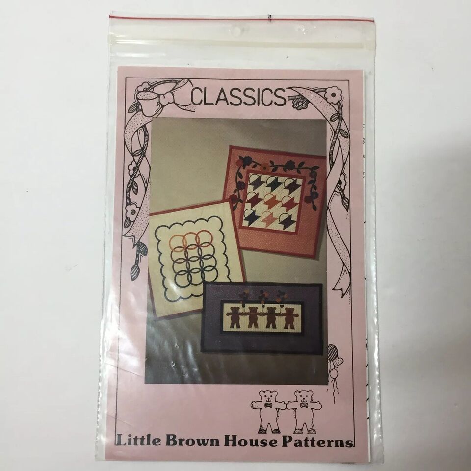 Classics No Sew Applique Quilt Pattern Little Brown House - $12.86