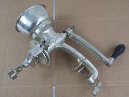 Gigante cast iron  Corn And Grain  Mill Grinder - $909.70 MXN