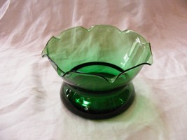 Vintage Green Glass Candy Bowl w/Crimped Edge - $553.18 MXN