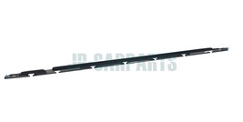 TOYOTA GENUINE MOULDING FRONT DOOR BELT RH 75710-60011 LAND CRUISER FJ80... - $1,801.15 MXN