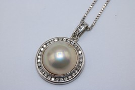 14K White Gold Diamond &amp; Pearl Round Pendant with Box Chain Necklace 16&quot; - £628.33 GBP
