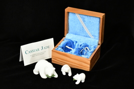 Hand Carved Figurine White Marble Cassiar Jade Grizzly Bear Family - $39.00