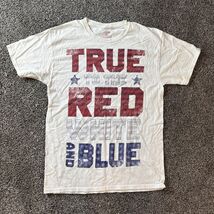 Celebrate Patriotic Men T-Shirt Medium (M) White True To The Red White A... - €5,98 EUR
