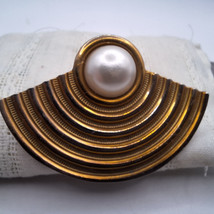Vintage Faux Pearl Cabochon Five Ridged Half Circle Gold Tone Brooch Pin - $13.50