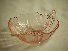 Anchor Hocking Oyster &amp; Pearl Pink Depression Glass Handled Heart Bowl 1938 1940 - £23.73 GBP