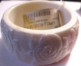 Gorgeous White Floral Heavy Lucite? Bracelet 3.4 oz $88 - $65.00