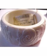 Gorgeous White Floral Heavy Lucite? Bracelet 3.4 oz $88 - $88.69 CAD