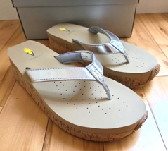 Volatile Neville Thong Wedge Sandals Flip Flops Silver Cork Platform Sz ... - €29,95 EUR