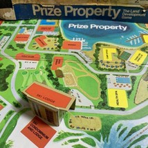 Prize Property Game Piece Ski Lodge Building Red Milton Bradley 1974 - £3.12 GBP