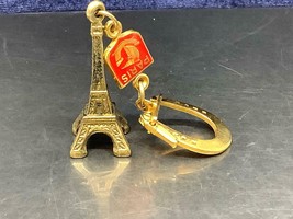Vintage Souvenir Keyring Paris France Keychain Effeil Tower Ancien Porte-Clés - £7.20 GBP