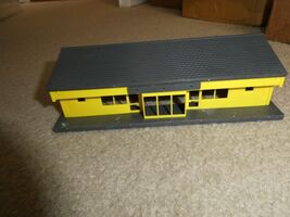 Vintage HO Scale Yellow Walls Convenience Store Building - $18.81