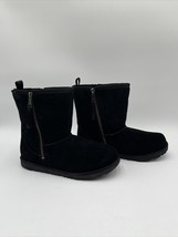 NWOB UGG Kids Classic Zip Short Boots Suede Black Size 5 - $44.54