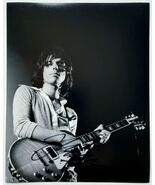 Jeff Beck (d. 2023) Autographed Signed Glossy 8x10 Photo - Lifetime COA - $5,503.05 MXN